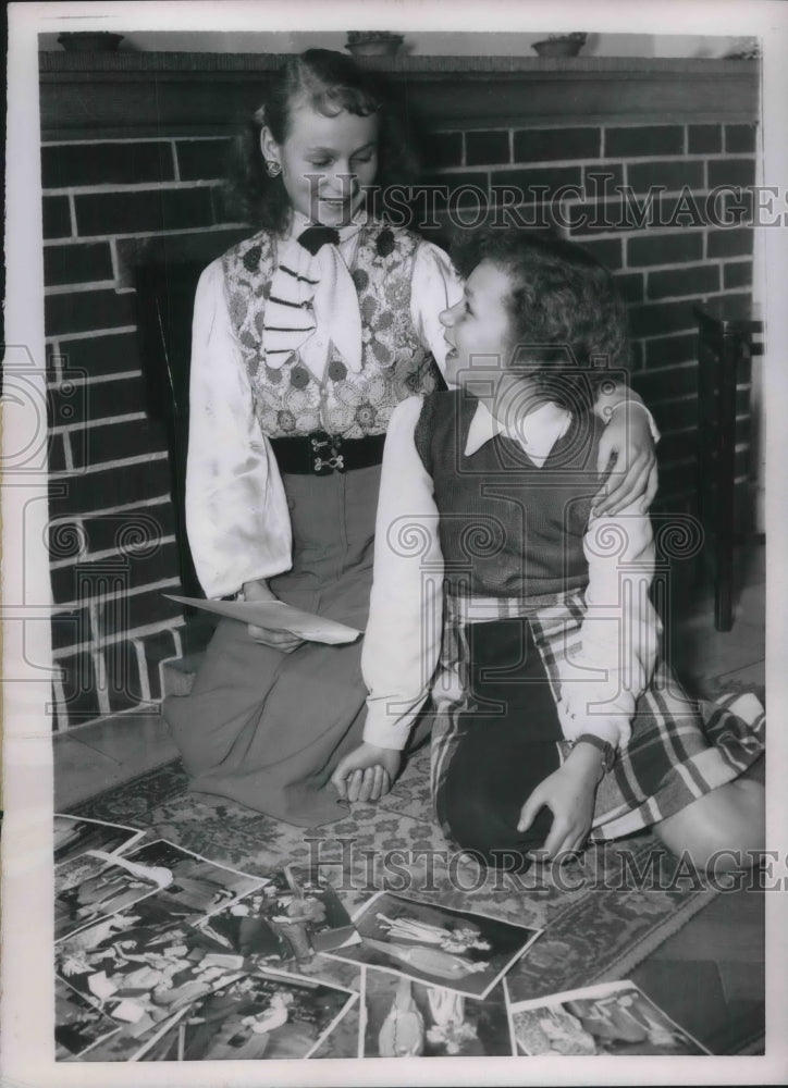 1954 Monica and Evelyn Grimes wooed by stepfather to move to U.S. - Historic Images