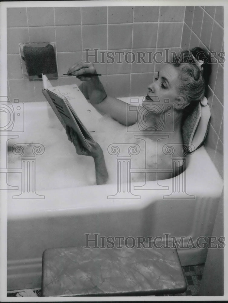 1961 Press Photo Model Mildred Smith - Historic Images