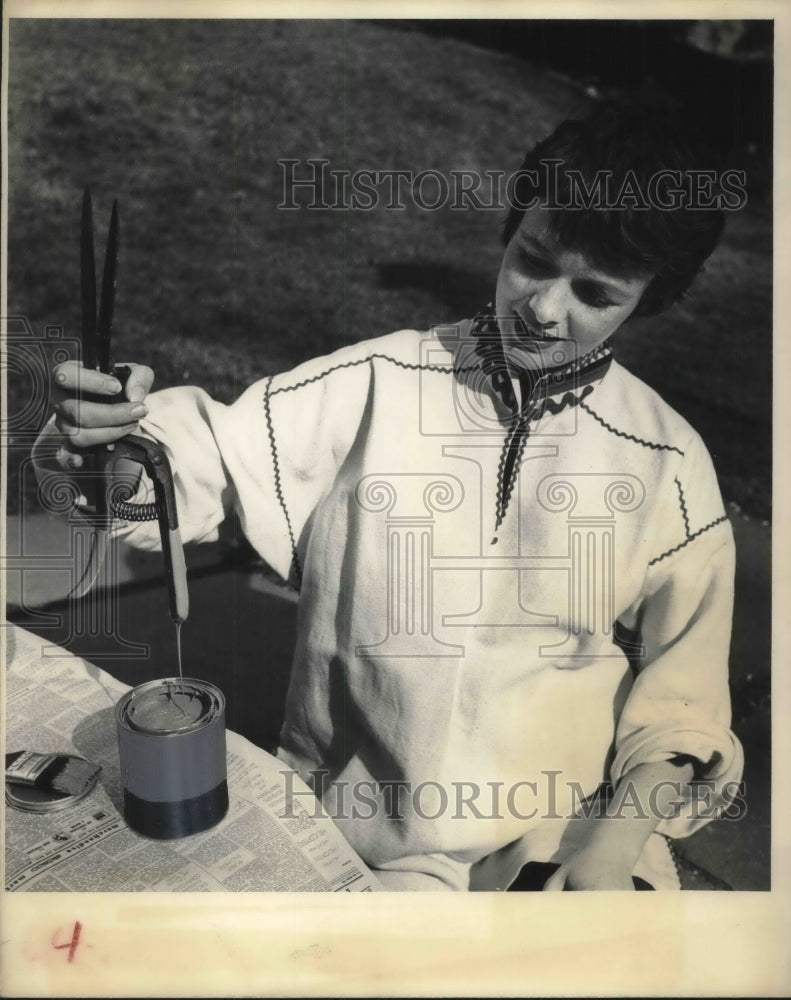 1954 Press Photo Applying Non-Skid, Non-Rust Coating to Garden Clippers - Historic Images