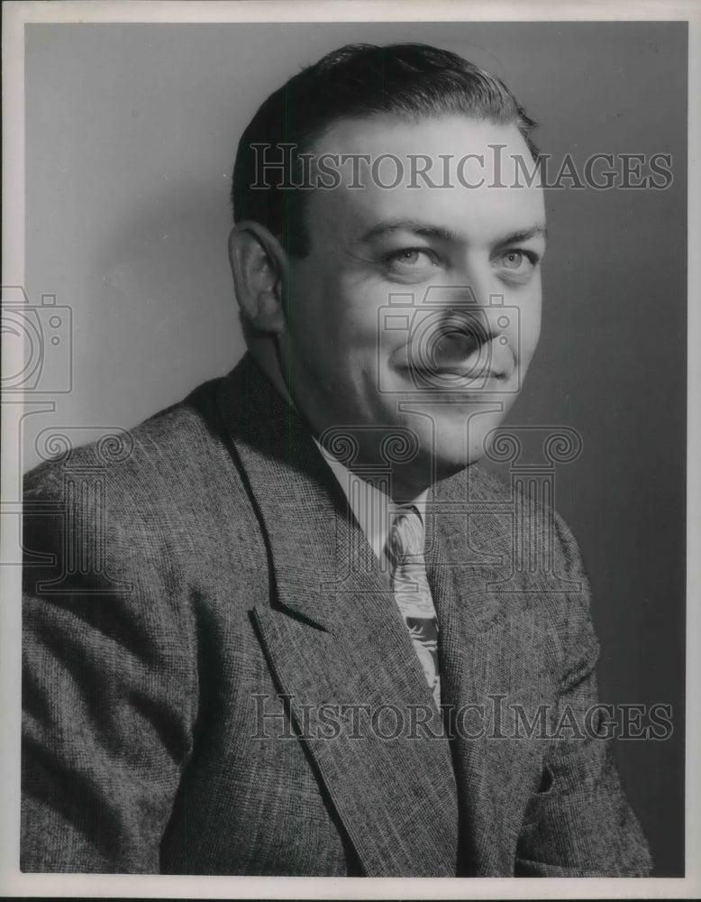 1948 Press Photo Bill Borglund Wears Grey Suit in Portrait And Smiles For Camera - Historic Images