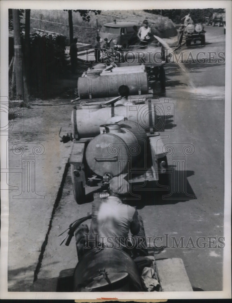 1959 Press Photo Farmers Line Up Water Wagons In Alfter Germany During Drought - Historic Images