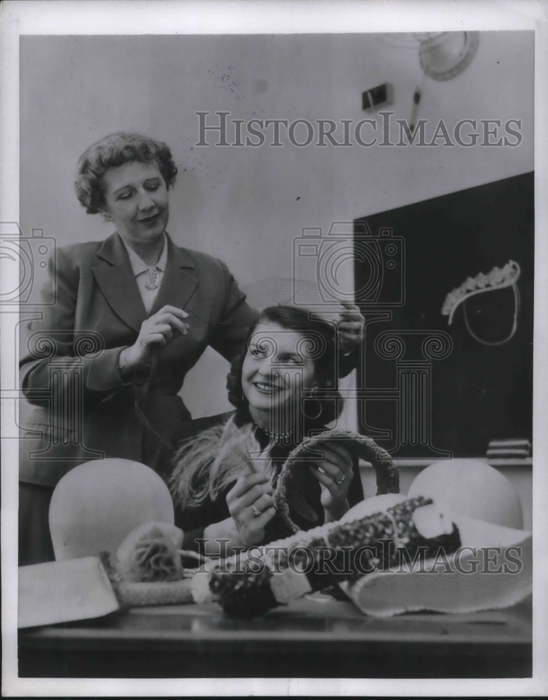 1954 Press Photo Mrs. Thomas Abernethy &amp; Mrs. Gerald Ford, Congressional Wive - Historic Images