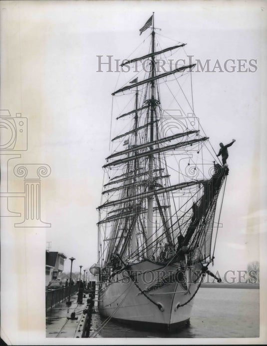 1957 Press Photo Danish naval training ship "Danmark" in Washington DC - Historic Images