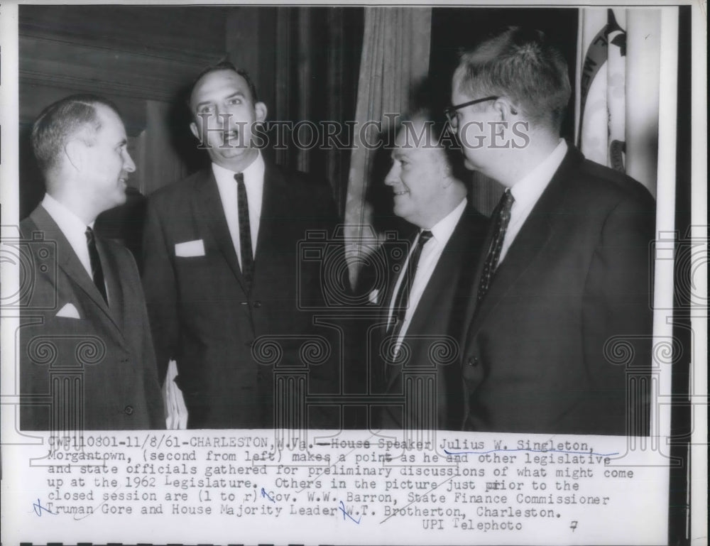 1961 Press Photo House Speaker Julius Singleton Talks Politics in Closed Session - Historic Images