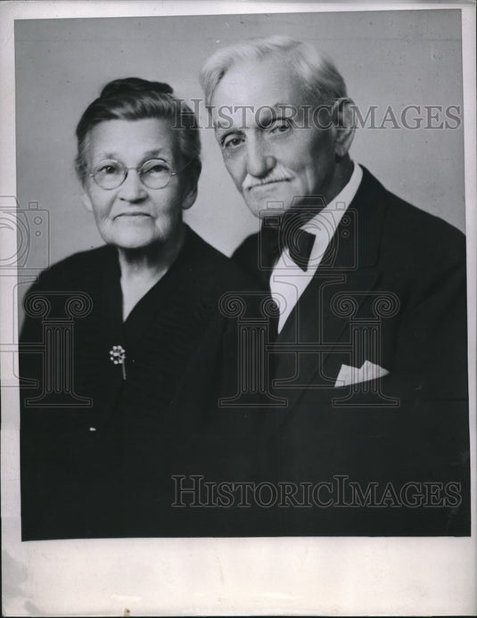 1947 Press Photo William Arnold 89 & wife Sarah 86 celebrate 72 year anniversary - Historic Images