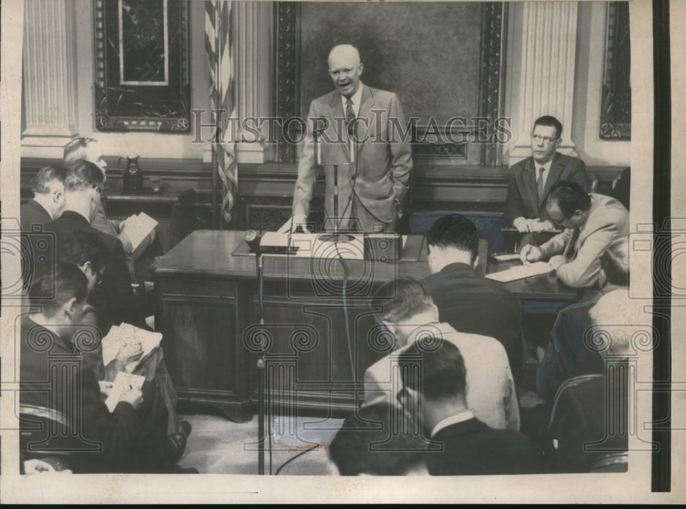 1957 Press Photo President Eisenhower At His News Conference Charged That Soviet - Historic Images