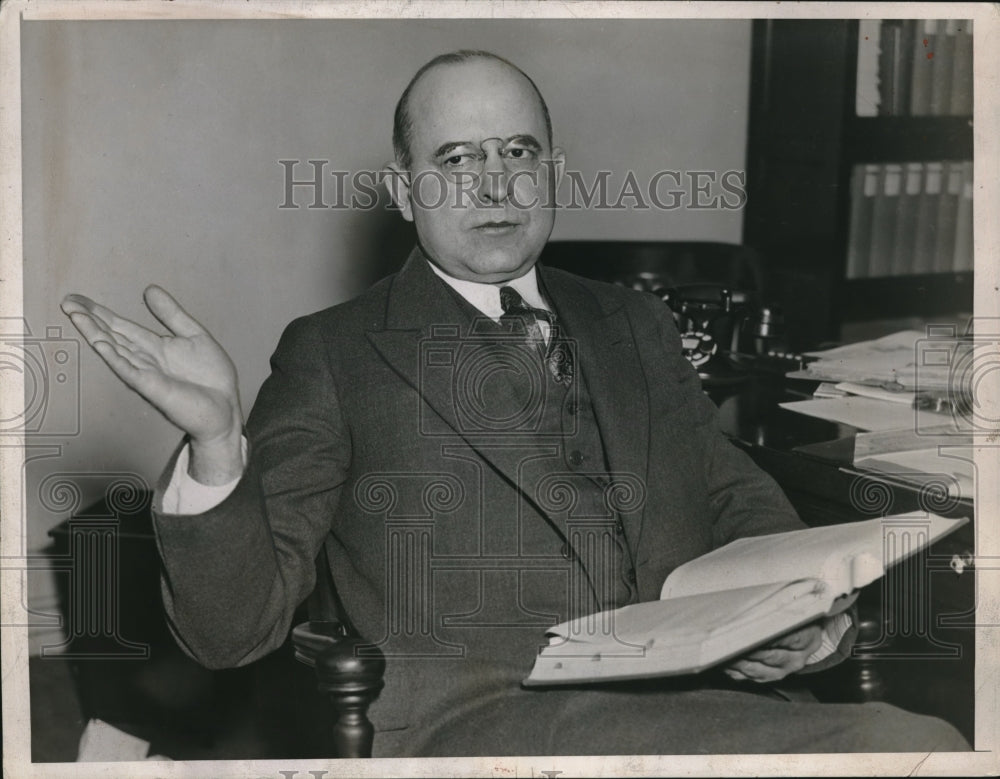 1935 Press Photo Stanley Reed Named Solicitor General Gives Armchair Lecture - Historic Images