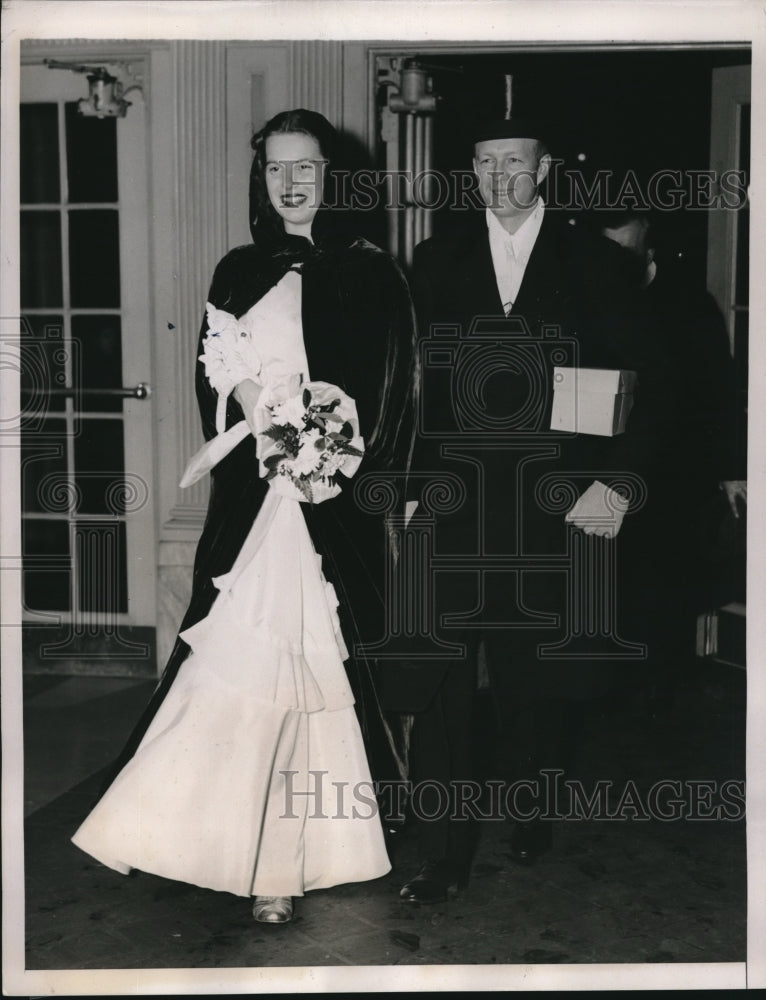 1938 Press Photo Jean Olga Clark &amp; Glenn Clark Arrive At 1st Bachelors Cotillion-Historic Images