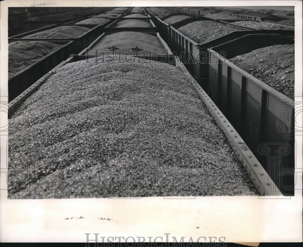 1944 Press Photo 100k lbs of extra coal to NJ - Historic Images