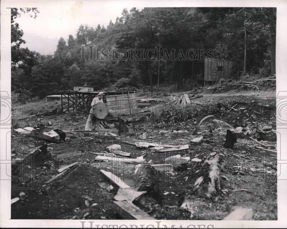 1946 Press Photo AC Brown standing in the Ruins of the Cumberland Lumber company - Historic Images