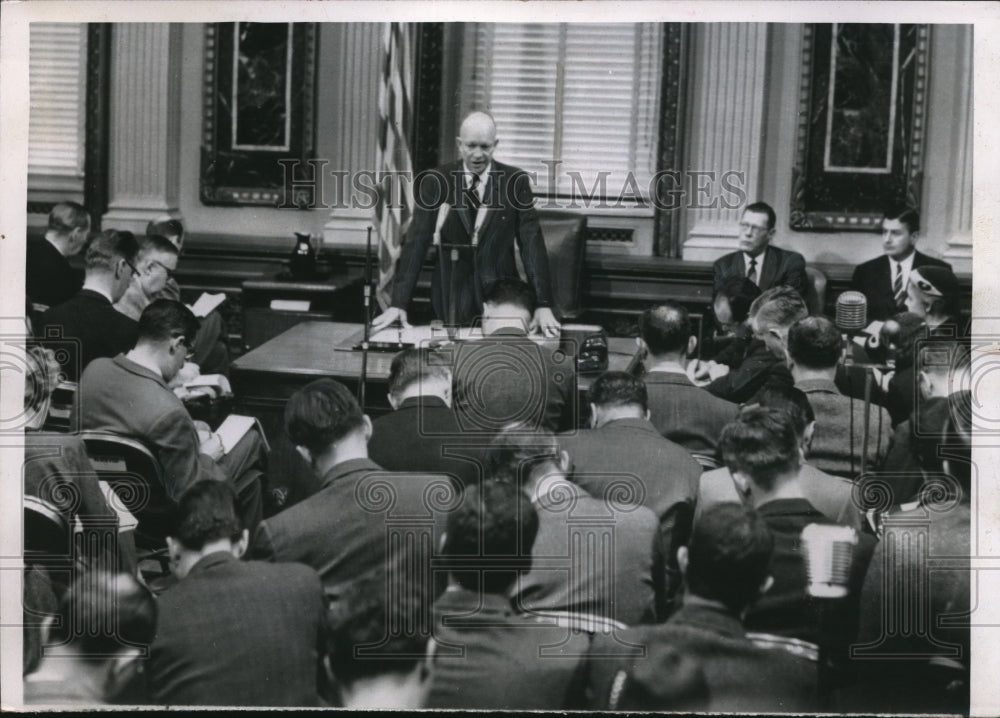 1955 Press Photo President Dwight Eisenhower in Press Conference at White House - Historic Images