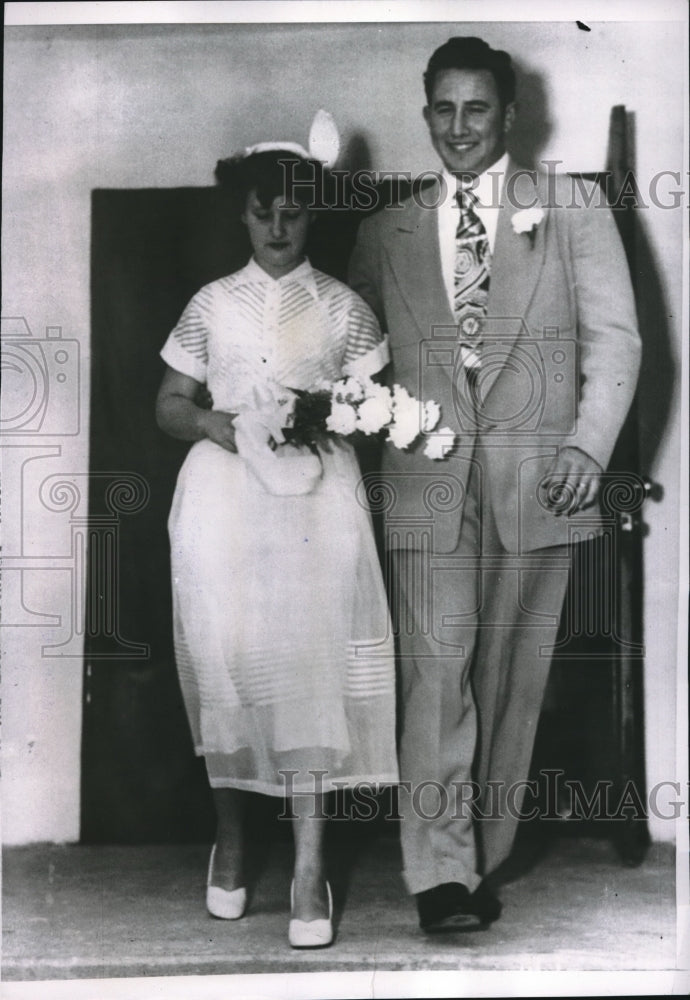 1952 Press Photo Barbara McClain, 14, James Griffin, after getting married - Historic Images