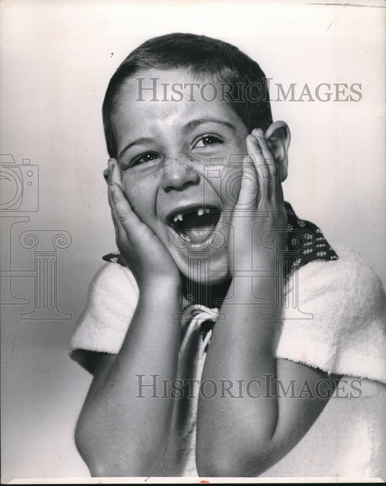 1954 Press Photo Todler Pat Hegan, posing for the camera - Historic Images