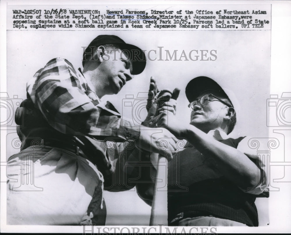 1958 Press Photo Howard Parsons & Takeso Shimoda engage in a softball game - Historic Images