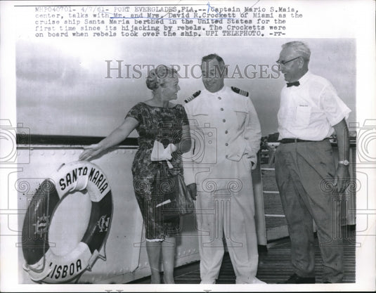 1961 Press Photo Mr & Mrs David Crockett of Miami Aboard Santa Marie - Historic Images