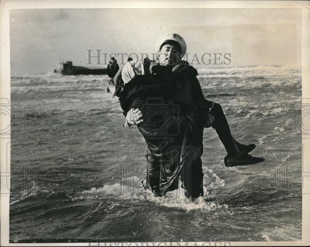 1939 Coat Guardman Garfield Beal carrying Sarah Schencktito to shore - Historic Images