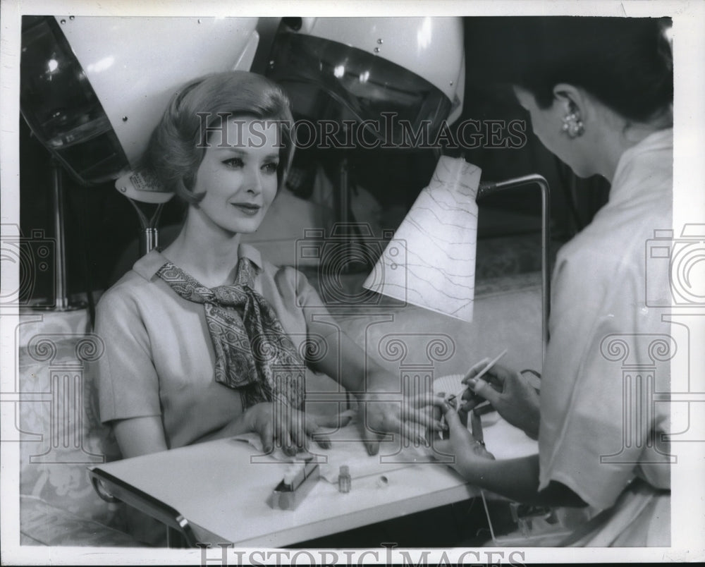 1959 Press Photo Woman Getting A Manucure - Historic Images