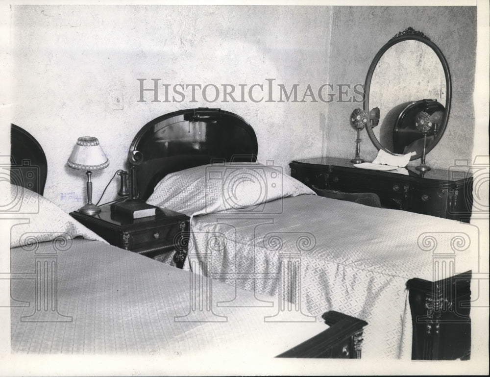 1929 Red Room That Harry Sinclair Occupies at Carlton Hotel in Washi - Historic Images