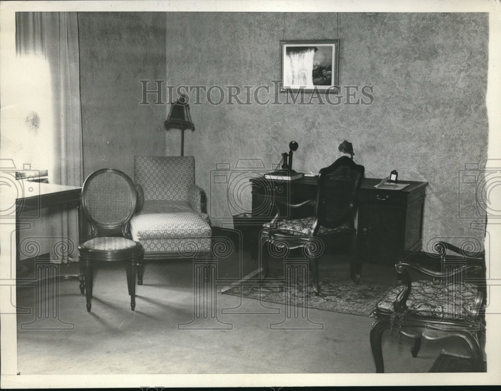 1929 Living Room of Sinclair&#39;s Suite at Carlton Hotel Washington - Historic Images