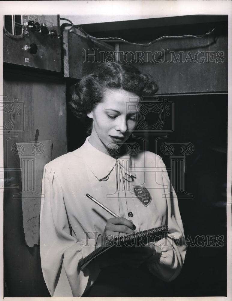 1949 Press Photo Taking Night Orders - Historic Images