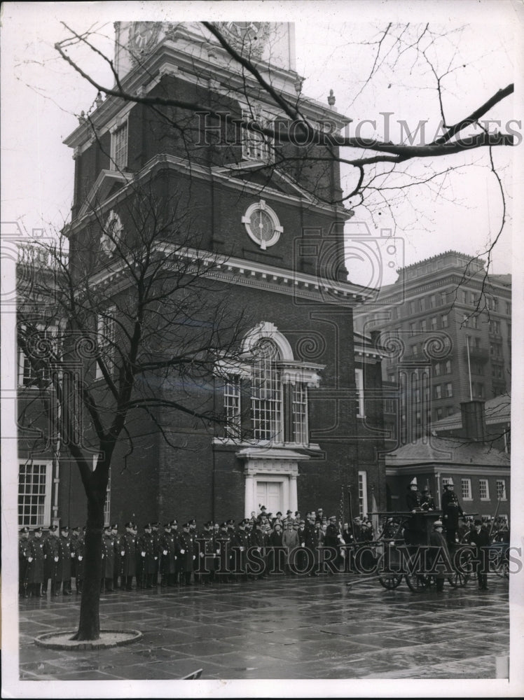 1937 Early American Fire Relics at Philadelphia old city hall - Historic Images