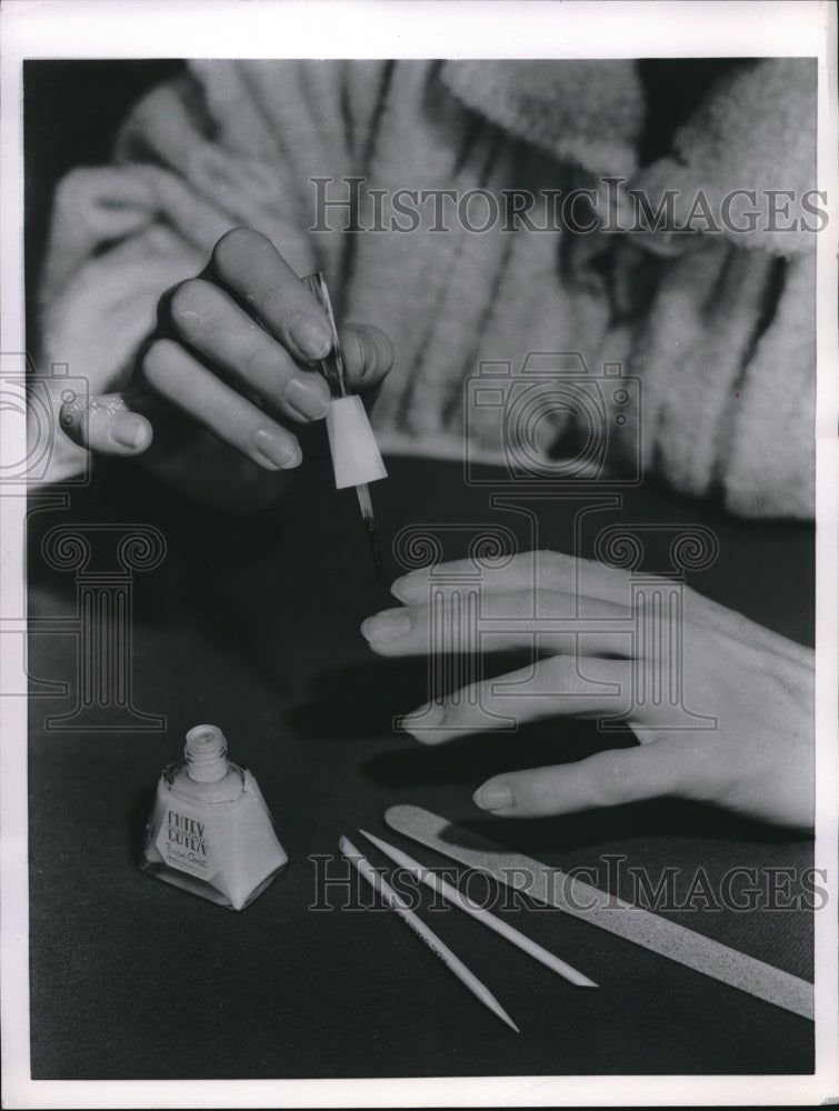 1956 Application of nail polish - Historic Images