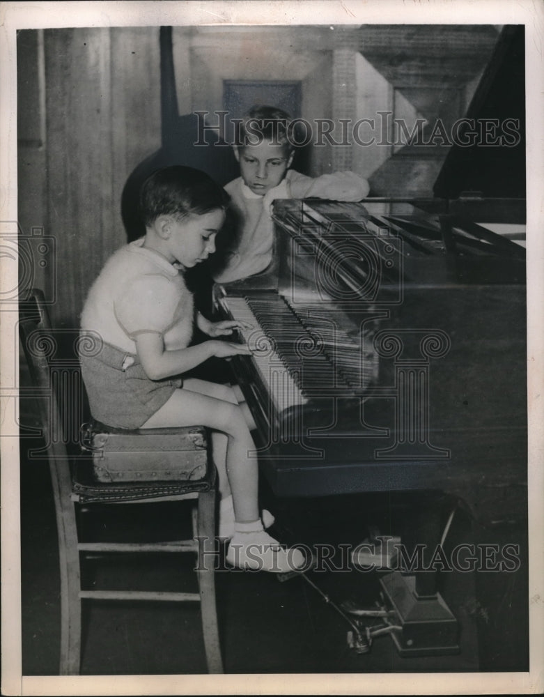 1949 Press Photo Roger, 6, Piano Prodigy Playing Piano - nec15667 - Historic Images