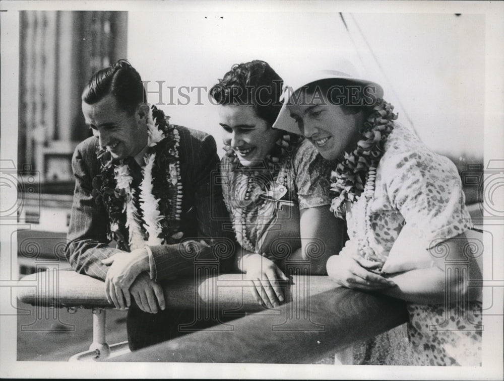 1934 British Tennis Stars At Port in Honolulu, HI - Historic Images