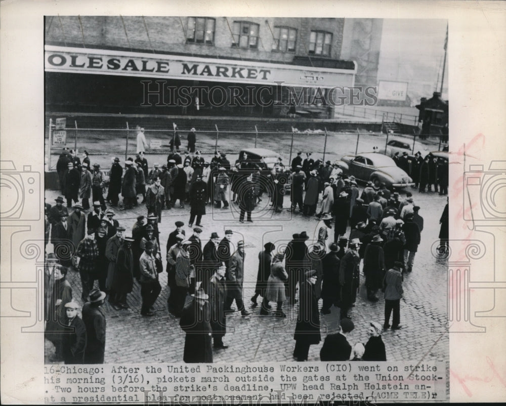 1948 Picketers outside the gate of Union Stockyard in Chicago - Historic Images