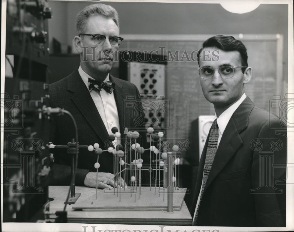 1960 Press Photo Kent State University Physicists JW McGrath &amp; AA Silvidi - Historic Images