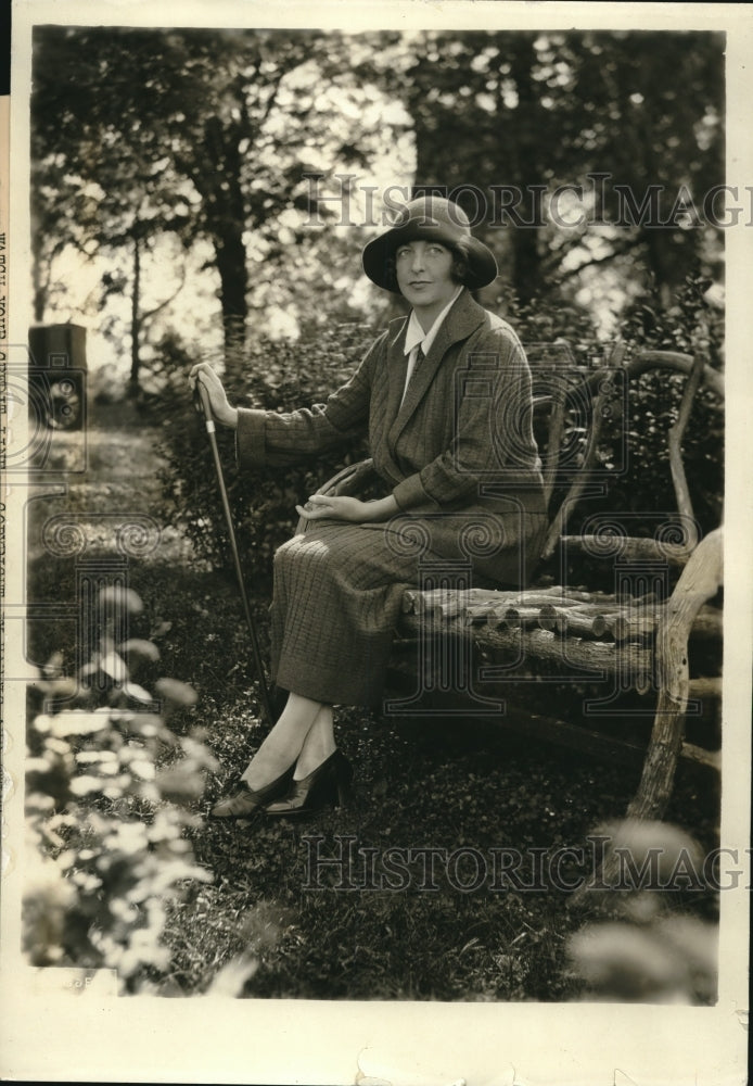 1924 Press Photo Lady Fairfax visits Inglewood estate of Clarence Roberts - Historic Images
