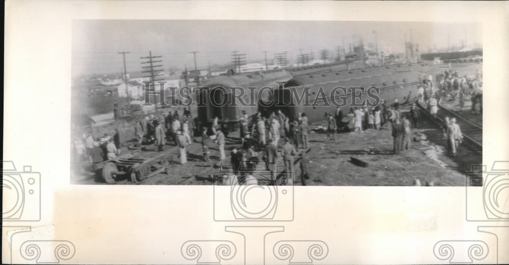 1945 View of Train Wreck in Houston - Historic Images