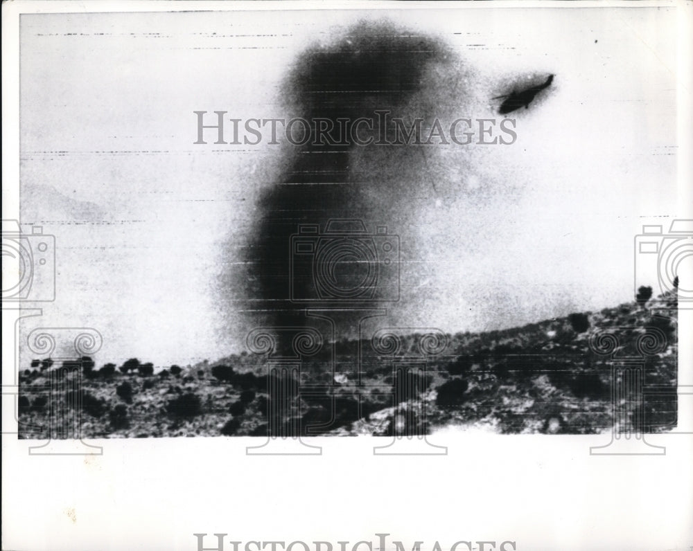 1970 Press Photo Israeli Fighter Jet Shot Down by Jordanian Anti-Aircraft Fire - Historic Images