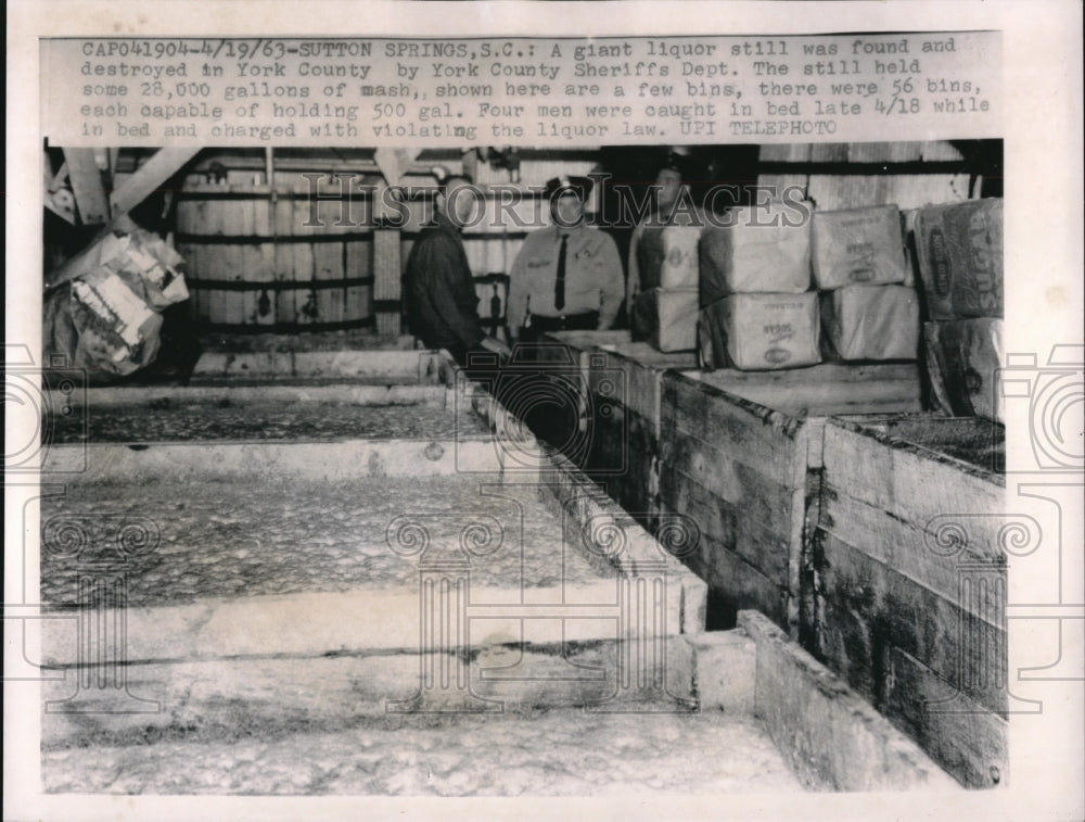 1963 Press Photo York County Sheriffs in Destroyed Liquor Store Sutton Springs - Historic Images