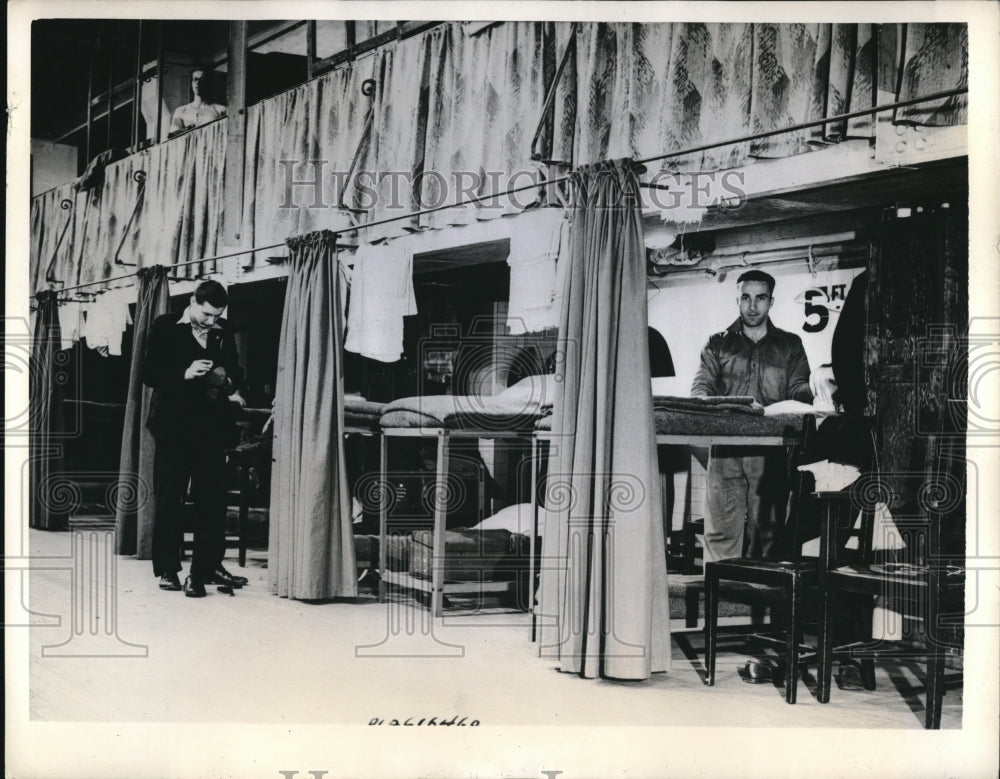 1941 Press Photo 50 Bombed Out Britons Pay $4 weekly Meals Included at YMCA - Historic Images