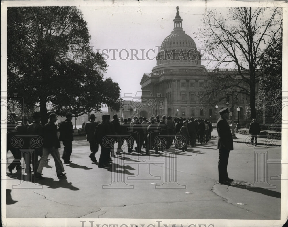 1943 Press Photo Potato Farmers Attend Ceremony Of Appreciation At White House - Historic Images