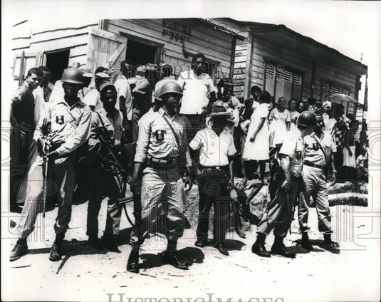 1966 Press Photo Dominican Police Guard Polling Place Voting Monitored by OAS - Historic Images