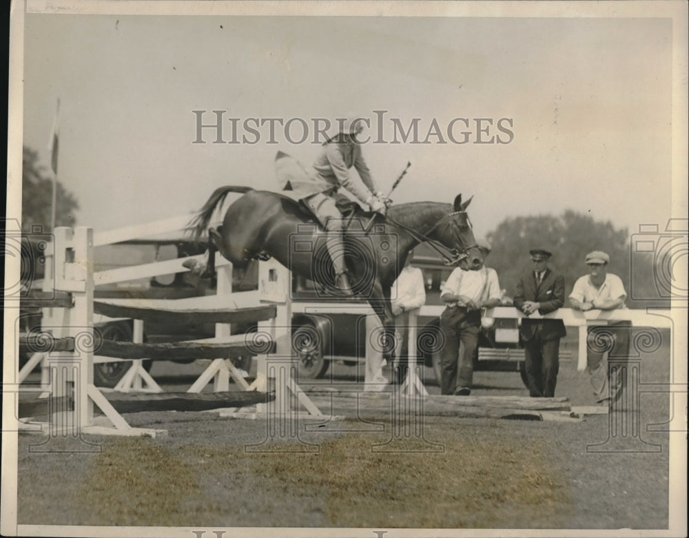 1928 Virginia Feigenspan on Miss Polly Prim at Monmouth County - Historic Images