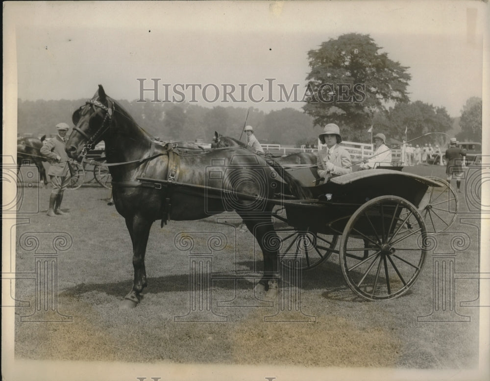 1928 Press Photo Miss Barbara Feigenspan &amp; &quot;Mahogany&quot; Monmouth Horse Show - Historic Images