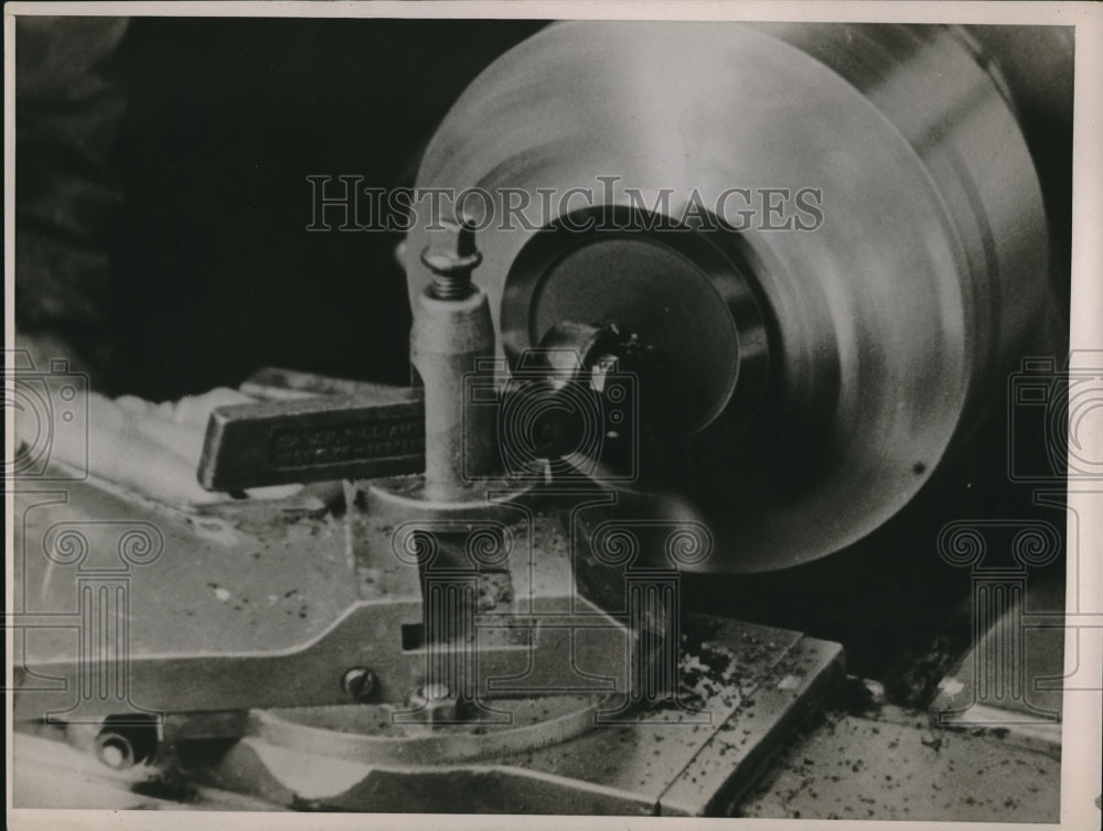 1937 Press Photo Turning plastic on a lathe - Historic Images
