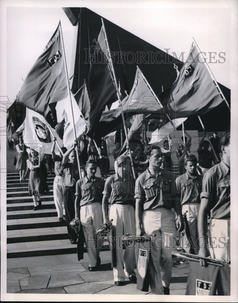 1949 Press Photo Members of F. D. J. (Communist Youth Organization) in Berlin - Historic Images