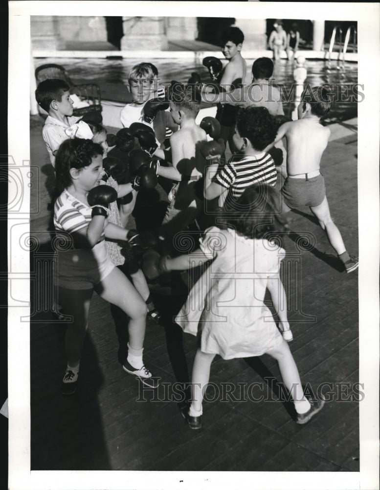 1938 Rigorous training of Tiney Miami Biltmore Country Club battlers - Historic Images