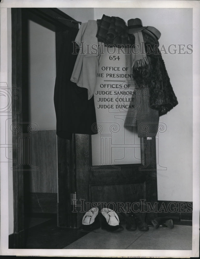 1946 Journalists casually hang over clothing on the doorway - Historic Images