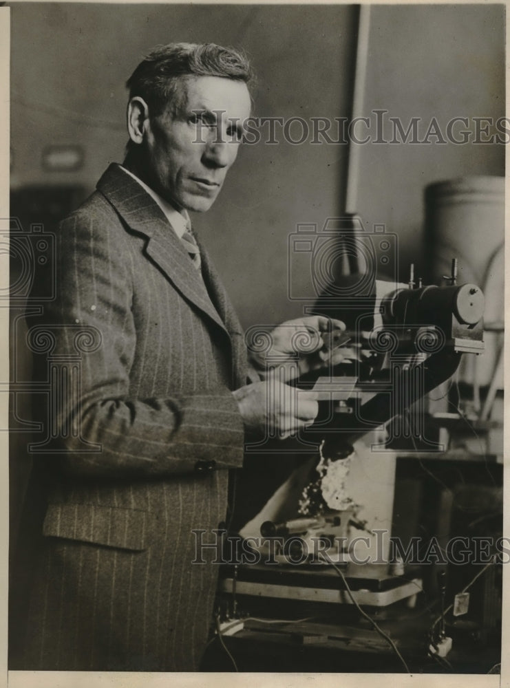 1927 Press Photo Prof. S. J. M. Allen Discovers &quot;Kuprox&quot; in Radio Technology - Historic Images