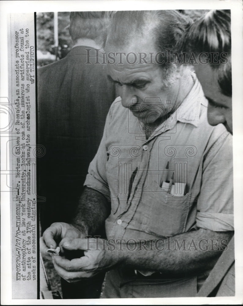 1970 Press Photo Dr Bertram Salwen an associate professor of anthropology - Historic Images