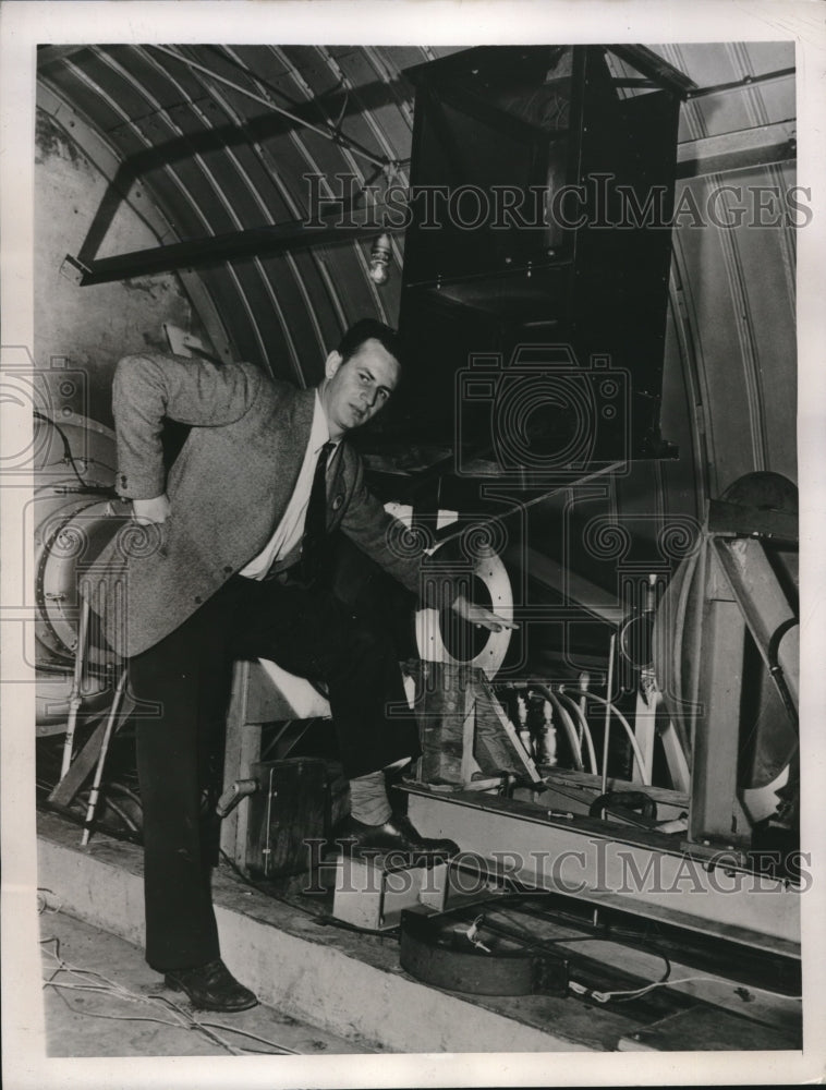 1948 Press Photo Mirrors Being Used by Boeing Aircraft Inspectors - Historic Images