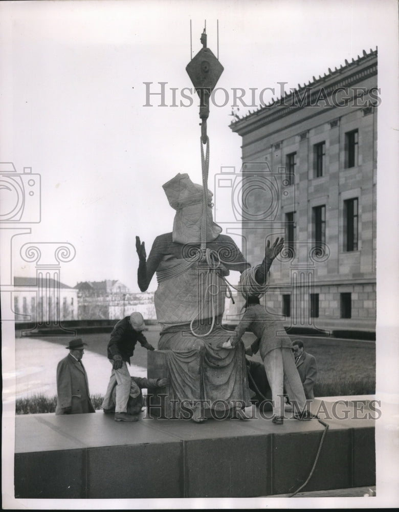 1955 Press Photo Bronze Statue By Sir Jacob Epstein is Uncrated - Historic Images