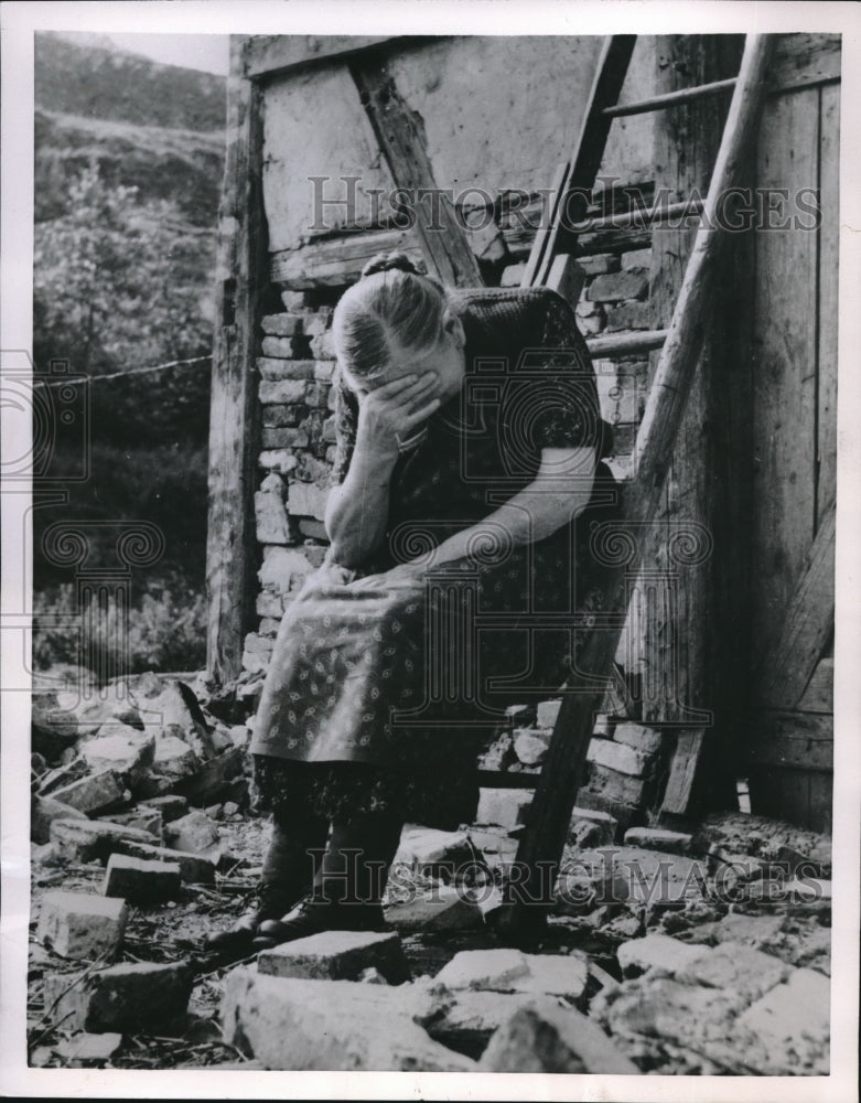 1954 Old German Sits On Ladders And Weeps Before Nuclear Evacuation - Historic Images