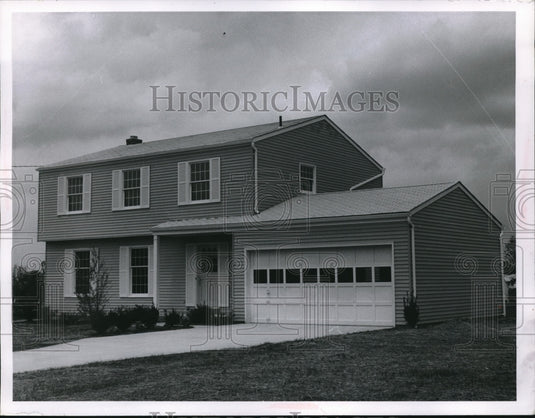 1965 Press Photo Exterior View of a House - Historic Images