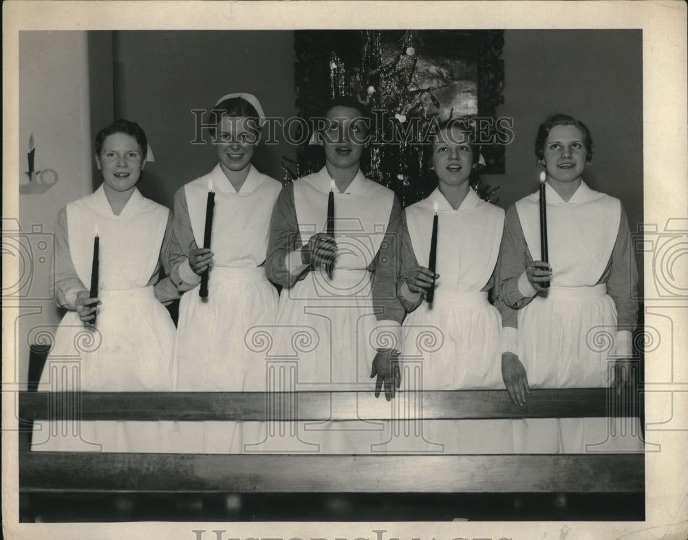 1932 Press Photo Nurses at Lakeside Hospital Singing Carols to Patients - Historic Images